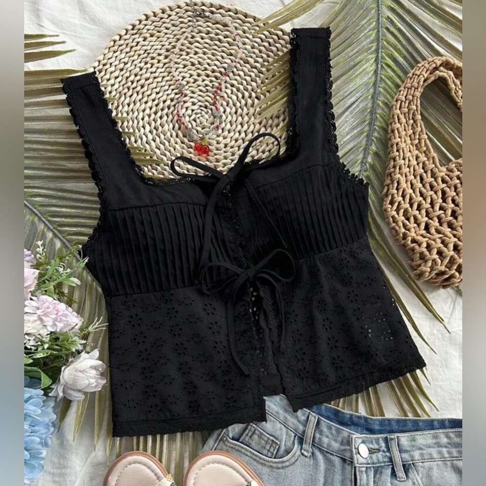 Black Lace-Up Sleeveless Top - Picture 2 of 8